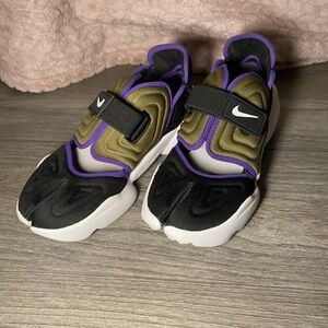 EUC Nike Aqua Rift Velcro Split Toe Athletic Shoes Court Purple